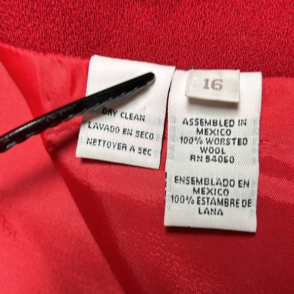 EVAN PICONE 2piece suit. Size 16, 💯 % wool. Red with black velvet trim. - Picture 11 of 15